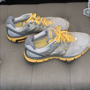 Nike Live Strong Tennis Shoes